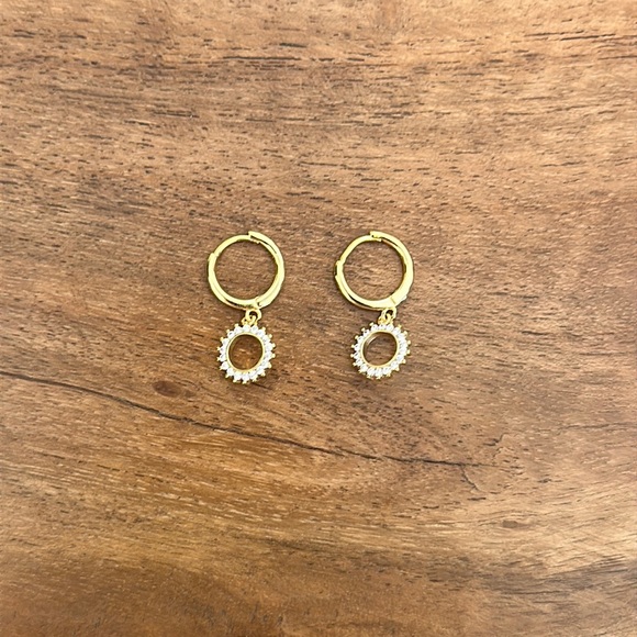 Hoop earrings - gold-tone and crystal - Picture 1 of 4